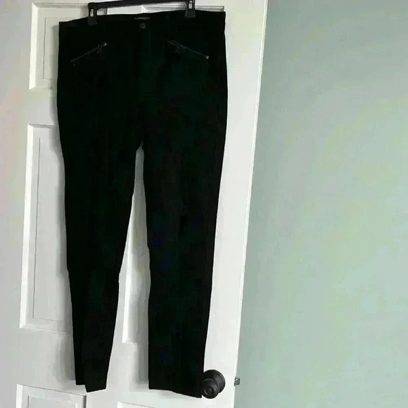 NYDJ Black leggings with zippers and detailed stitches.  Size 14 - Picture 1 of 7